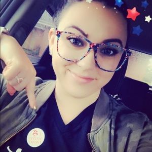 Meet your Posher, Kendra